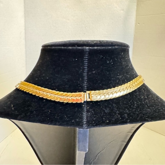 Vintage Necklace Gold Tone Herringbone Flat Chain Collar Costume Jewelry - Picture 7 of 15